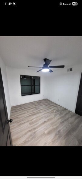 Building Photo - 3209 Sidney Dr