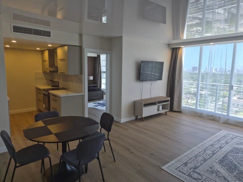 Building Photo - 1720 Harrison St