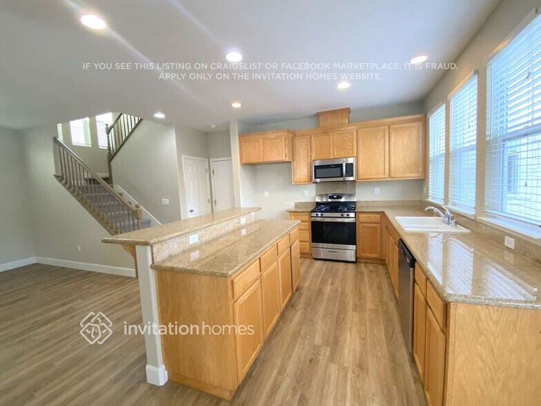 Building Photo - 465 Lexington Dr