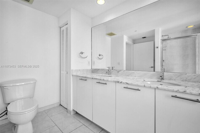 Building Photo - 951 Brickell Ave