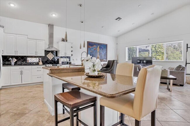 Building Photo - 205 N 31st Ave