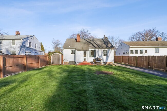 Building Photo - 27 Melrose Ave