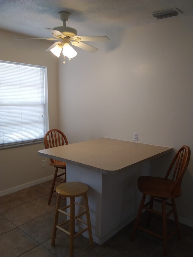 Eat in kitchen counter - 5168 Taylor Ave