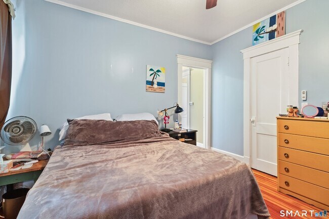 Building Photo - 253 W Elm St