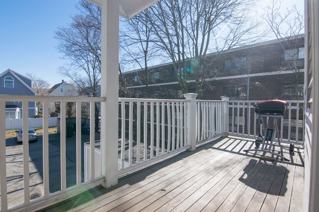 Building Photo - WOW!!  NO FEE!!!   BRIGHTON CENTER 3 BED/2.5 BATH WITH PARKING INCLUDED FOR JUNE 1ST!!