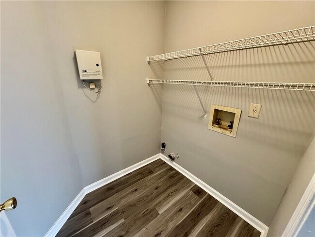 Building Photo - 1255 Avalon Dr