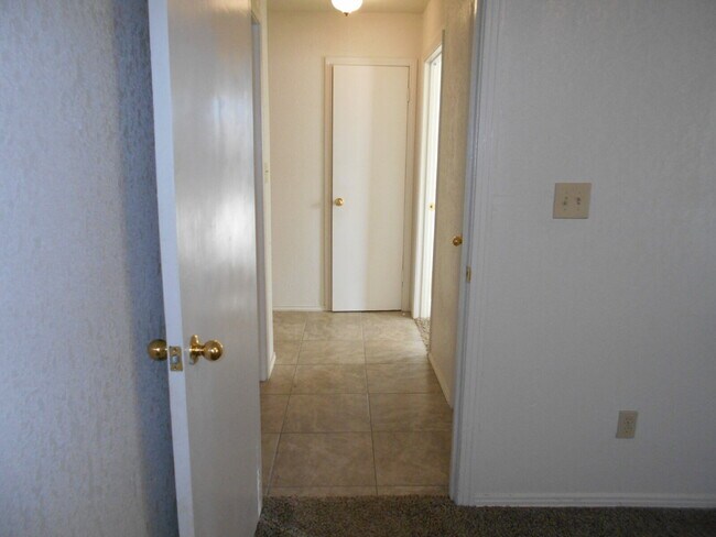 Building Photo - 3/2/2 close to Texas Tech!