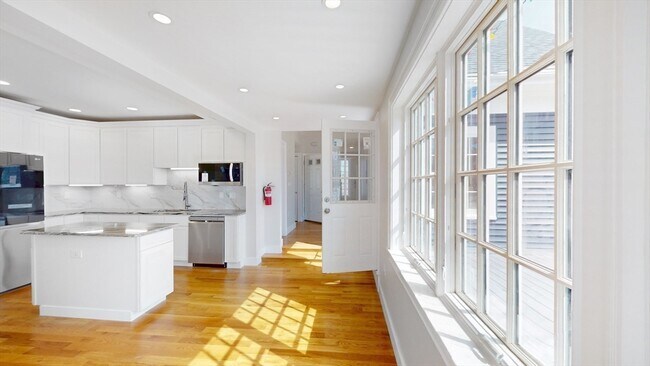 Building Photo - 48 Rockwell St