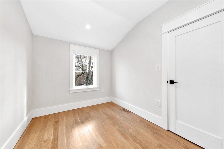 Building Photo - 140 Rindge Ave