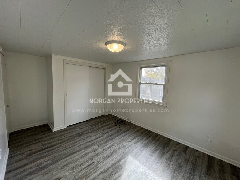 Building Photo - 619 Woodlawn Dr