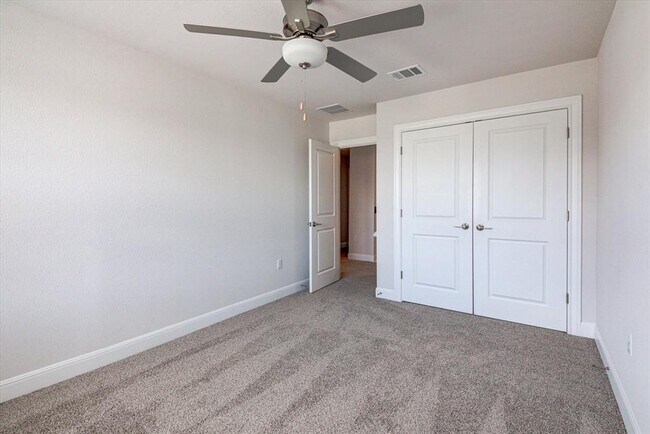 Building Photo - 15610 Ellinger Dr