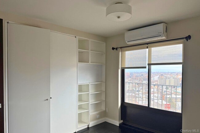 Building Photo - 25-40-40 Shore Blvd