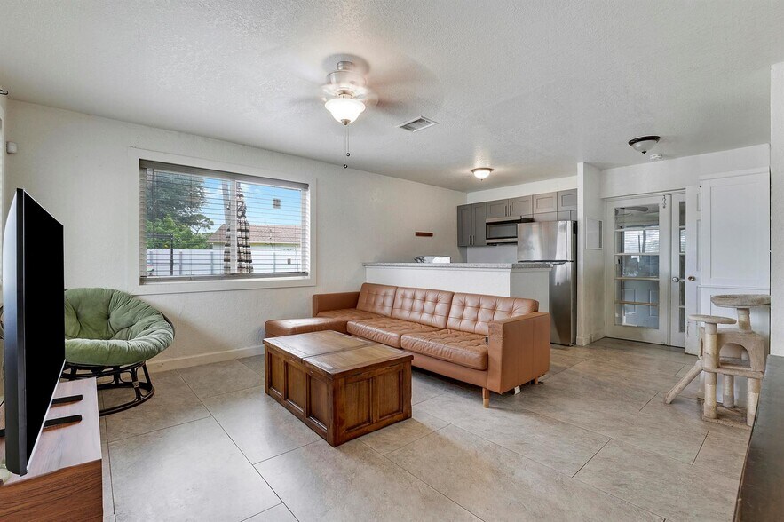 Primary Photo - 3401 Avenue F