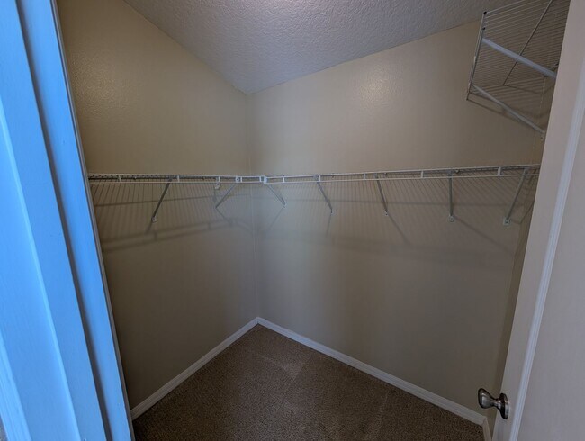 Building Photo - BEAUTIFUL 4 Bed 2.5 Bath Home For Rent in ...