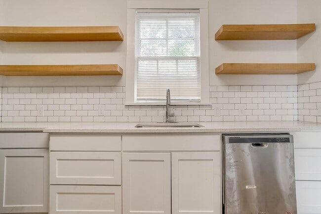 Building Photo - Large Newly Remodeled Home in Historic Fai...