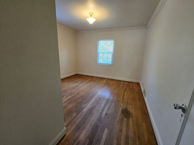 Building Photo - Adorable South Hill Home! Available Now!