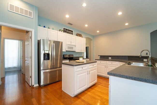 Building Photo - 109 Bilbao Dr