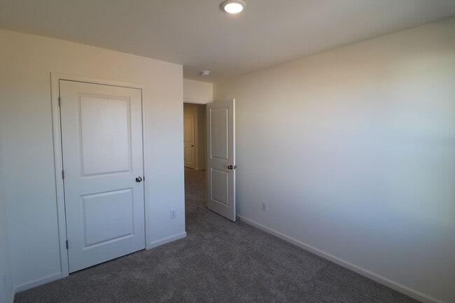 Building Photo - 624 Richard Rd