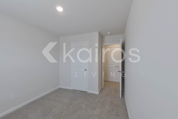 Building Photo - 2529 Banyan Cir