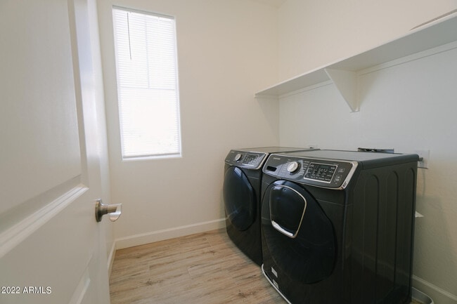 Building Photo - 531 E Bamboo Ln
