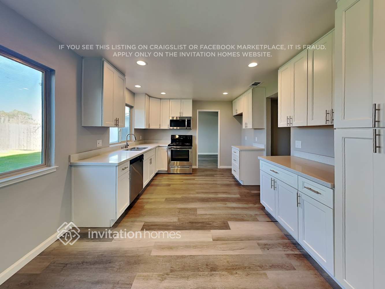 Building Photo - 520 Trumpeter Dr