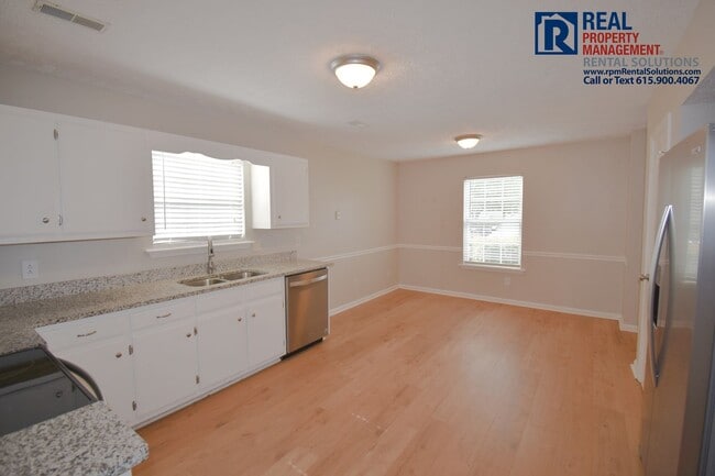 Building Photo - Adorable 3bd 2 ba home with washer/dryer included!