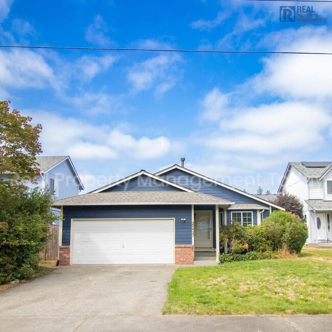 Building Photo - Great 3 bedroom home available NOW Close T...