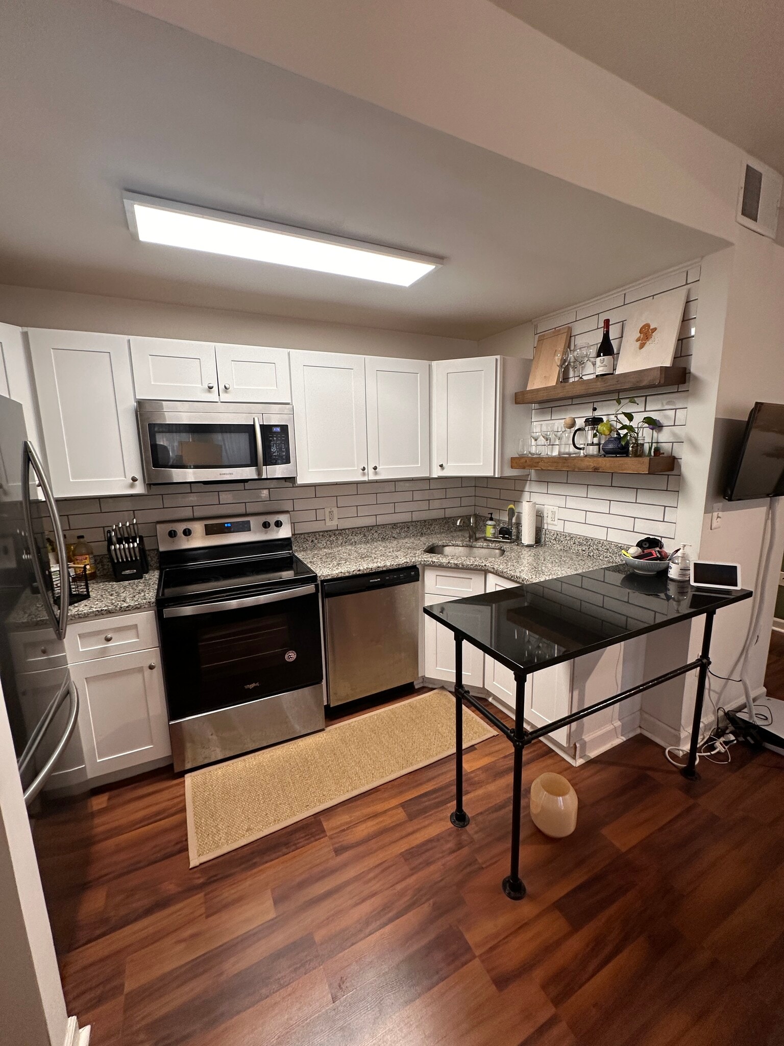 Building Photo - 1615 Kenyon St NW