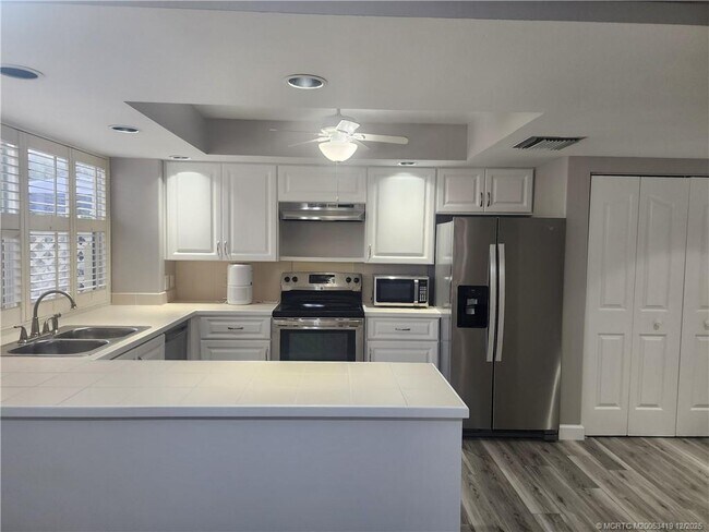 Building Photo - 3624 SW Sunset Trace Cir