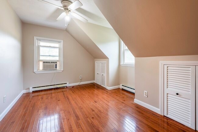 Building Photo - 162 5th St
