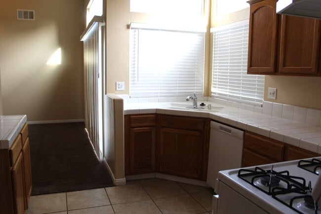 Building Photo - Silver Creek Home