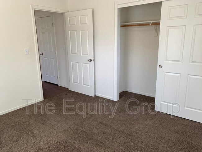 Building Photo - 2218 W Lark Ave