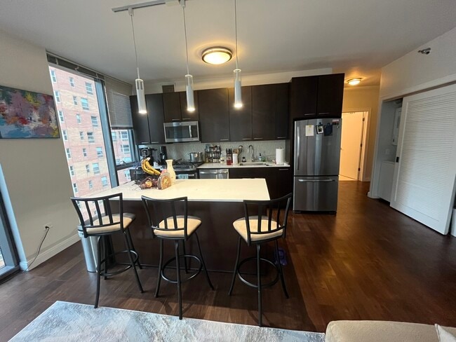 Building Photo - 845 N State St