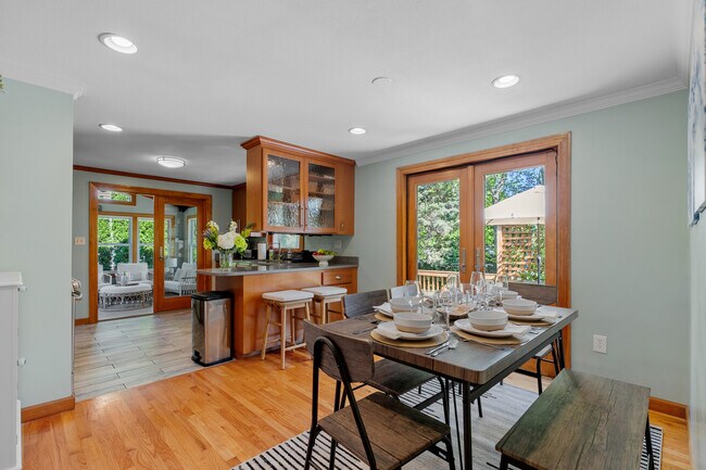 Building Photo - 46 Steamboat St