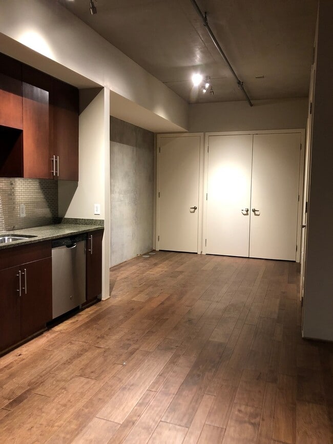 Building Photo - Gorgeous Juhl Loft unit for lease!!