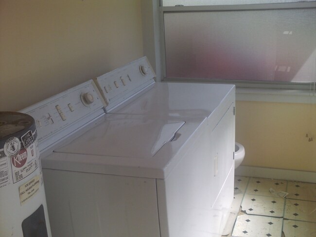 Building Photo - 1328 Illinois Ave