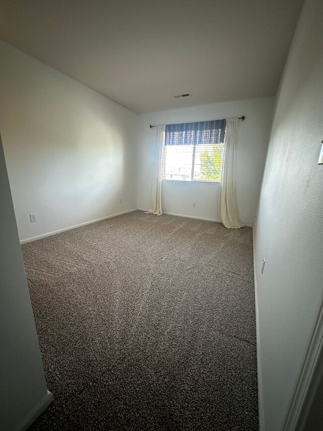 Building Photo - Gorgeous 4 Bedroom Lake Stevens Home in Cr...