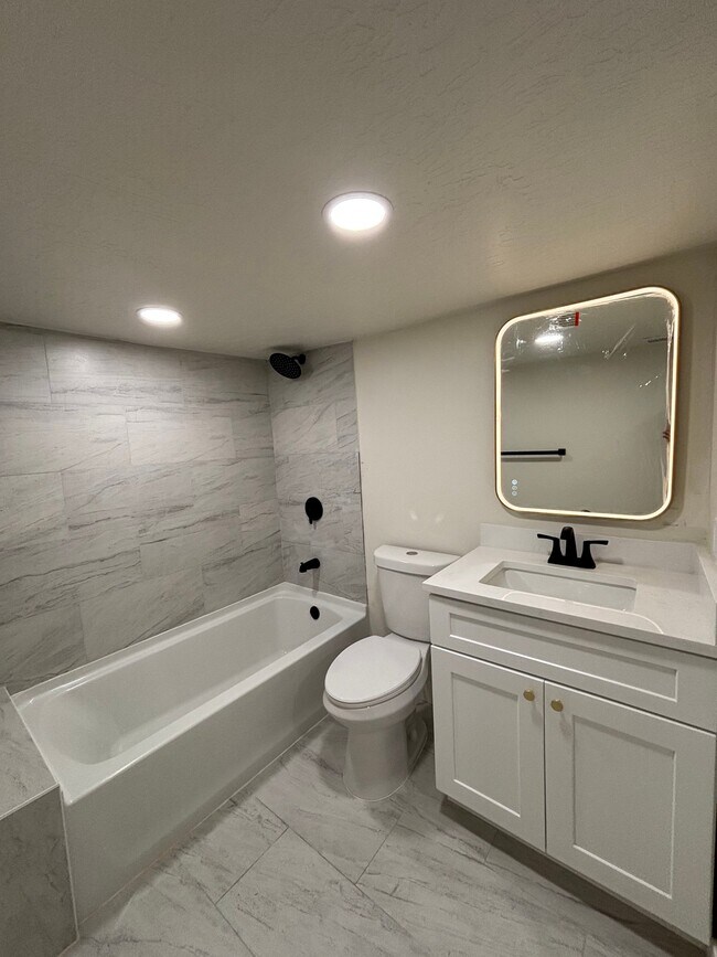 Building Photo - 7408 S Ramanee Dr