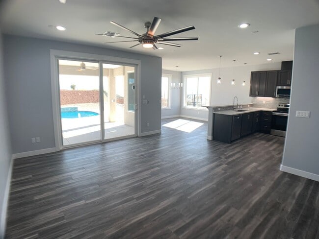 Building Photo - 3 Bedroom - 2 Bath Pool Home