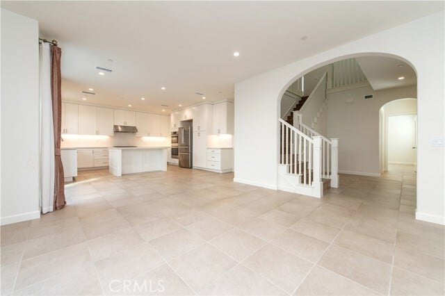 Building Photo - 112 Anthem