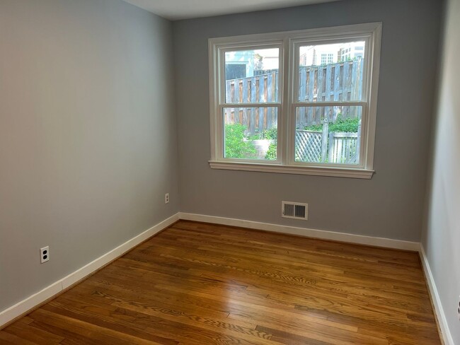 Building Photo - Renovated Rambler Close to Walter Reed, NI...