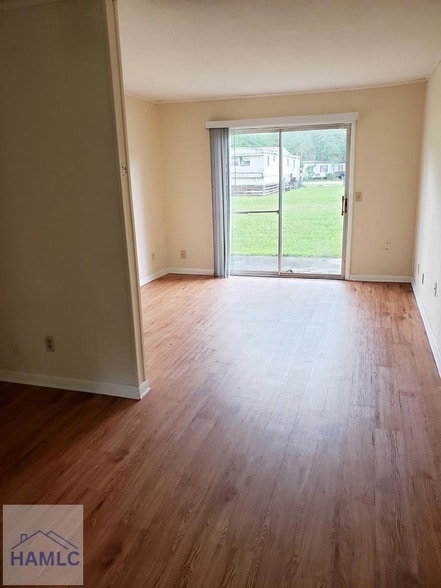 Building Photo - 989 Live Oak Dr