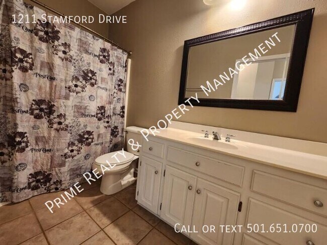 Building Photo - 1211 Stamford Dr