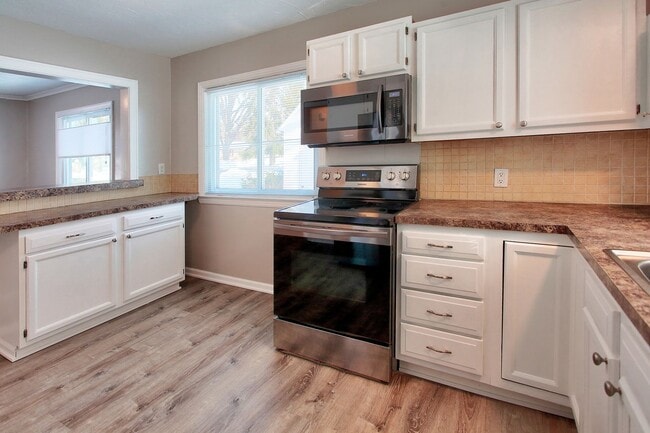 Building Photo - 3 Bedroom Home On Holland's North Side