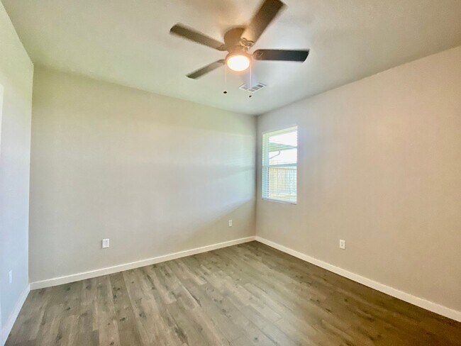 Building Photo - 4923 Spring Ridge Rd