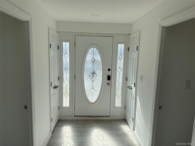 Building Photo - 862 Station Pl