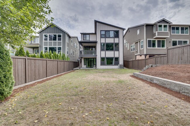 Building Photo - Beautiful 4 bedroom home in Canterbury Par...