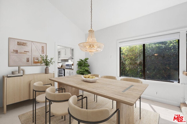 Building Photo - 1347 Avenida de Cortez