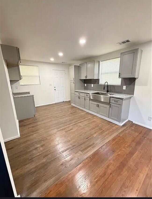 Building Photo - 3145 Locke Dr SE