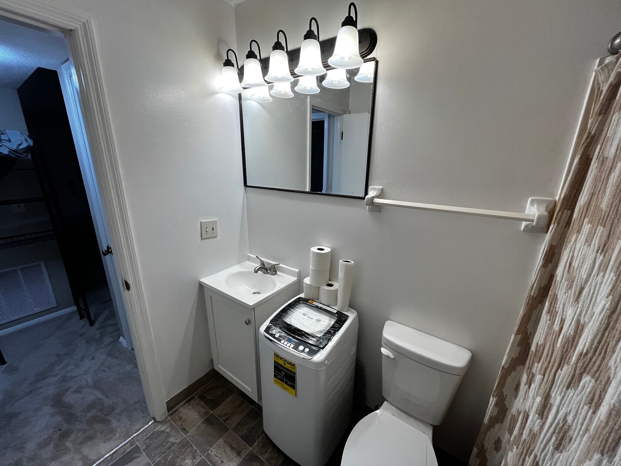 Building Photo - 652 Olde Towne Ave